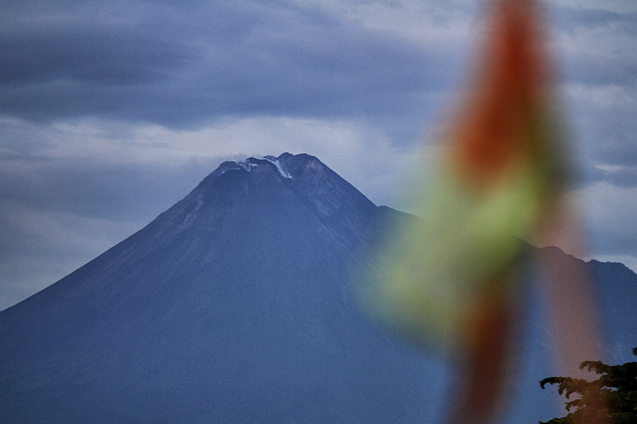 Dalam 1 Jam, Merapi Muntahkan Dua Kali Awan Panas