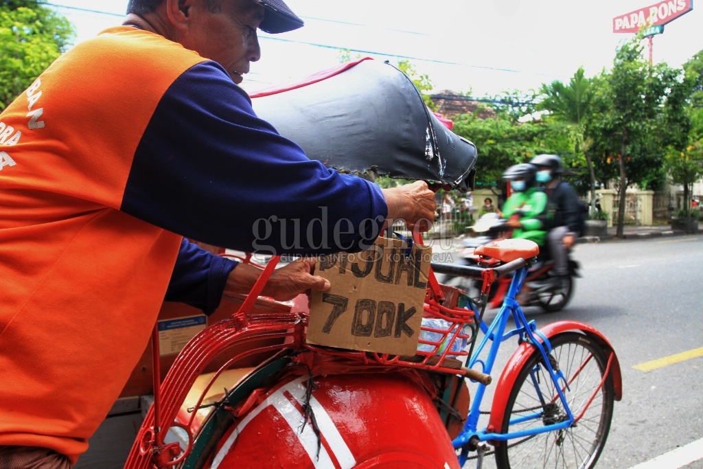 Karena Kebutuhan Hidup, Marsudi Terpaksa Jual Becaknya