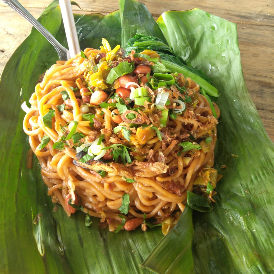 Uniknya Mie Ayam Bakar di 'Mie Ayam Malam'