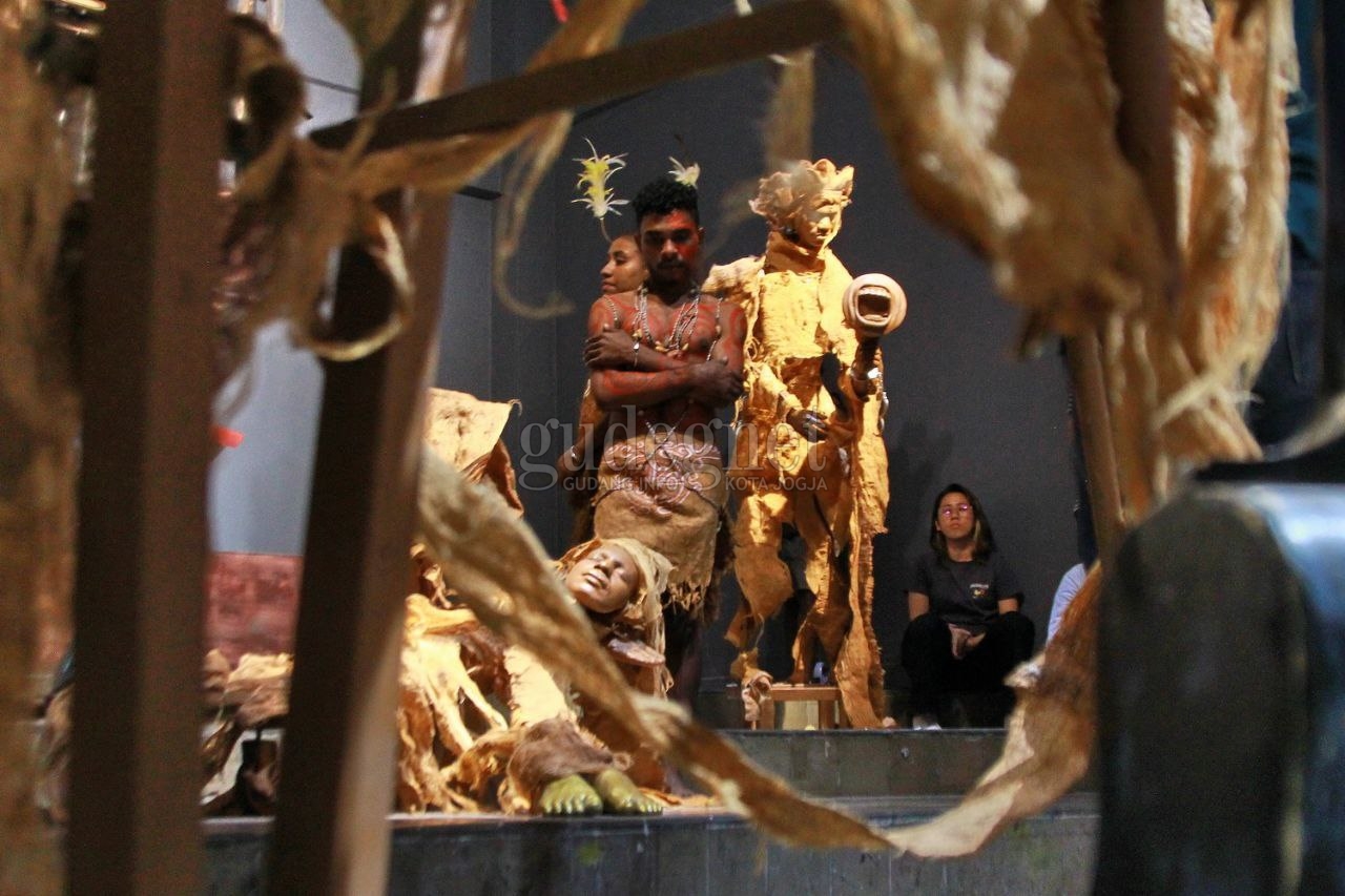 AAAAAHHHHH, Minsa Sbur Kuwa, dan Social Sculpture Kaum Muda Papua atas Realitas Tanah Kelahirannya.