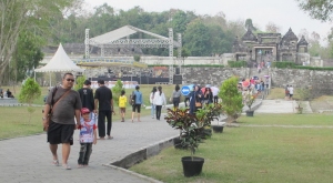 Festival Rakyat Pertama di Ratu Boko Sedot Banyak Wisatawan