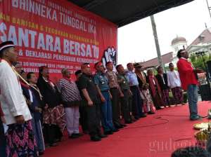 Mantan Vokalis Edane Pimpin Lagu Indonesia Pusaka