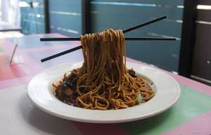 Rasakan Sensasi Makan Mie Terbang di Makan Minum Resto