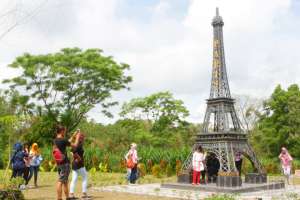 Ulah Pengunjung, Bunga di The World Landmarks Merapi Park Rusak