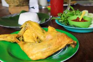 Ayam Goreng Kampung yang Gurih dan Empuk ala Kebon Ndhelik