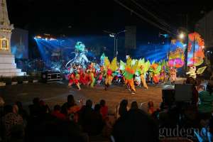 Wayang Jogja Night Carnival, Tugu Lautan Manusia