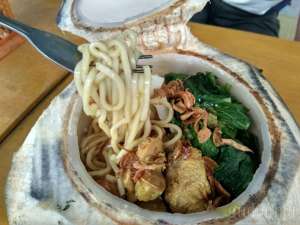 Perpaduan Rasa Gurih Manis di Mi Ayam Batok Kelapa