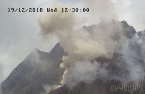 Guguran Lava Merapi Terjadi Puluhan Kali Dalam Sehari