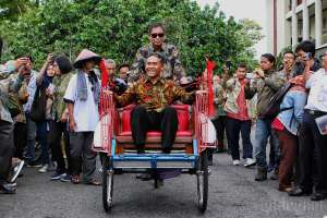 Menteri ESDM Luncurkan Becak Listrik Karya UGM 