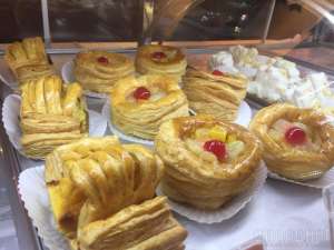 Berburu Roti dan Kue di Holland Bakery Yogyakarta