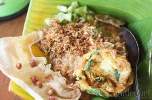 Makan Pecel dengan Suasana Pedesaan di Pecel Yu Gembrot Jogja