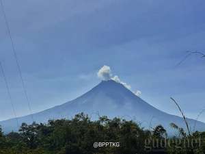Keluarkan Awan Panas Guguran 1200 meter Pagi Ini, Warga Merapi Diharap Tenang