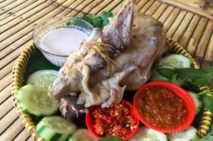 Makan Bareng Menikmati Gurihnya Ingkung Ayam Mbah Cempluk