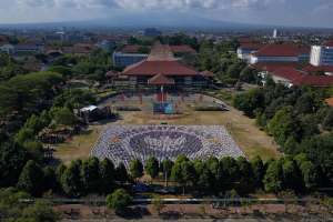 Formasi Garuda Pancasila Tutup PPSMB UGM 