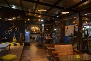 Ngopi dan Ngobrol Asyik di Kedai Teman Bicara