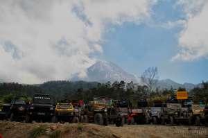 Seribu Jeep Merayap Di Kaki Merapi