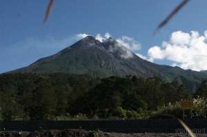 Merapi Alami Gempa Guguran Satu Kali