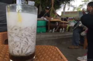 Dawet Pak Bardi, Segarnya Minum Dawet di Bawah Pohon Beringin