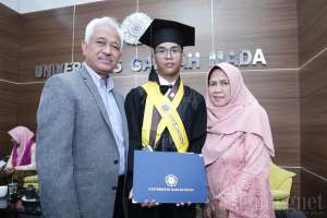 Inspiratif, Penyandang Tuna Rungu Raih Cumlaude di UGM