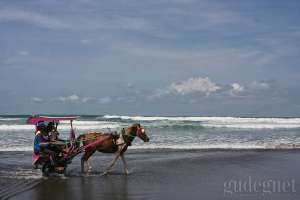 Ratusan Wisatawan Ditolak Masuk Pantai Parangtritis