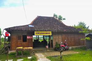 Kopi Lemah Abang, Ngopi dengan Pemandangan Persawahan