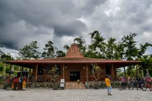 Warung Cangkruk Cangkringan, Destinasi Kuliner Pintar