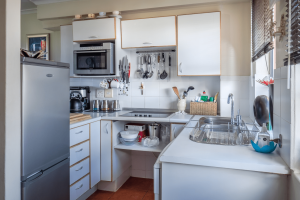 Tips Mengatasi Lantai Dapur Berminyak