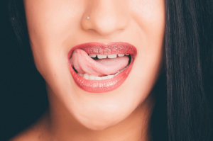 Tips Mengatasi Bibir Kering Saat Berpuasa