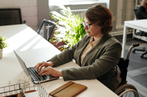 Tips Olahraga Ringan di Kantor