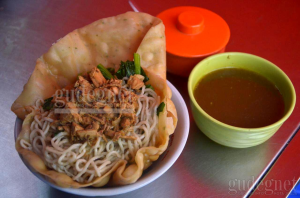 Lima Mi Ayam Unik, dari Mangkuk Pangsit hingga Batok Kelapa