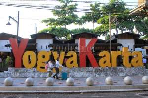 Tips Makan Lesehan di Malioboro Agar Tidak Dituthuk  