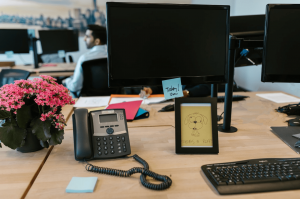 Tips Membersihkan Layar Monitor Komputer