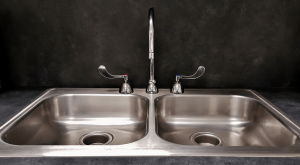 Tips Membersihkan Tempat Cuci Piring dari Stainless Steel