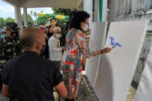 Live Painting on The Spot, Putu Sutawijaya Visualkan Merapi 'Siti Hinggil'-nya Yogyakarta