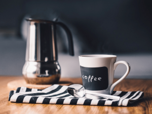 Tips Menghilangkan Noda Kopi dan Teh dari Mug